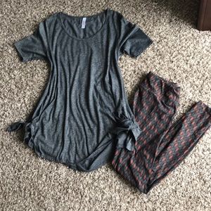 Lularoe set: OS leggings and xxs flowy top